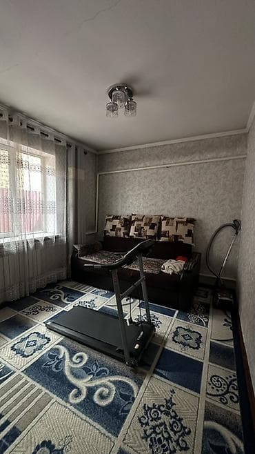 бассеин: Продаётся жилой дом с большим двором и навесами. - Закрытая — 10