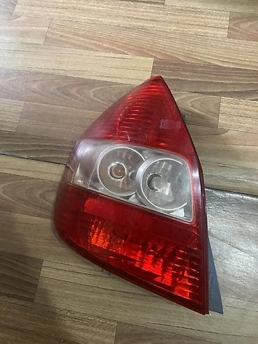Задний фонарь (левый) для легкового автомобиля. Особенности: -