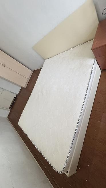 двух спальная: Двуспальная кровать, Б/у, С матрасом, длина - 200 см — 1