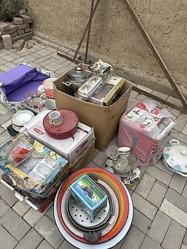 dish sets: Большой набор кухонной и столовой посуды, укомплектованный в коробках — 1
