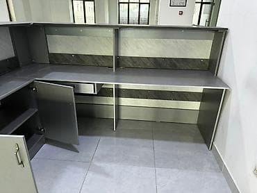 Рекламное оборудование: Стойка ресепшн, Материал: Дерево, 100 см * 100 см * 48 см, Б/у — 3