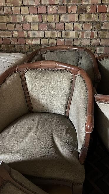 паталь: Стуля Классические мягкие кресла с деревянным каркасом. 1 штук 2200 — 1