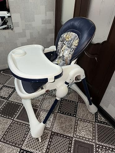 Детский стульчик для кормления Skillmax - Удобная широкая столешница