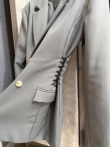 зелёный пиджак: Женские удлинённые пиджаки Состояние хорошее Вариант 1: серый — 2