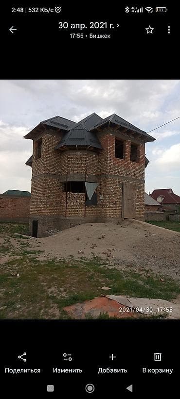 Кыймылсыз мүлк: Продаётся кирпичный двухэтажный дом в стадии строительства. Основные — 3