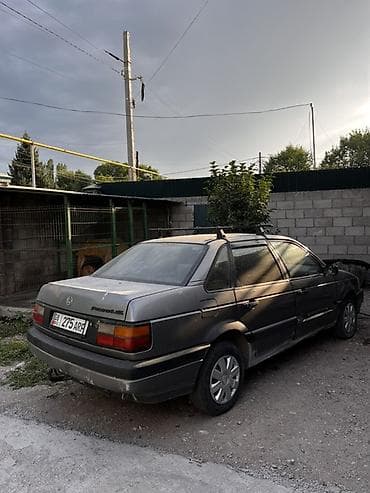 Унаа сатуу: Volkswagen Passat: 1988 г., 1.8 л, Кол менен иштөөчү, Бензин, Седан — 2