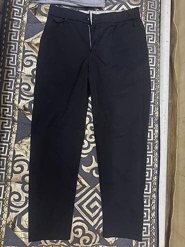 одежд: Классические мужские брюки черного цвета. - Прямой крой, со стрелками — 2