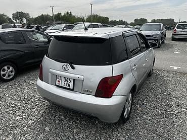 Toyota Ist: 2002 г., 1.3 л, Автомат, Бензин, Хетчбек — 4
