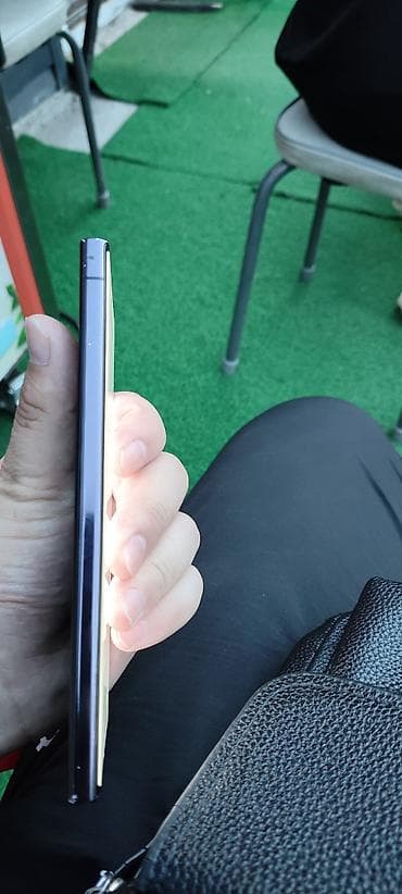 24 дюймовый монитор: Samsung Galaxy S23 Ultra, 256 ГБ, цвет - Черный — 4