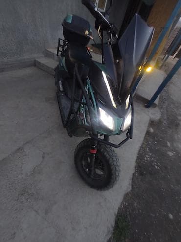 скутера: Скутер/мопед внедорожного типа - Двигатель: бензиновый, вариатор — 4