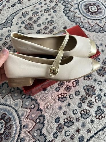 балетки италия: Балетки/туфли Mary Jane в кремовом цвете с золотистыми акцентами. - — 1