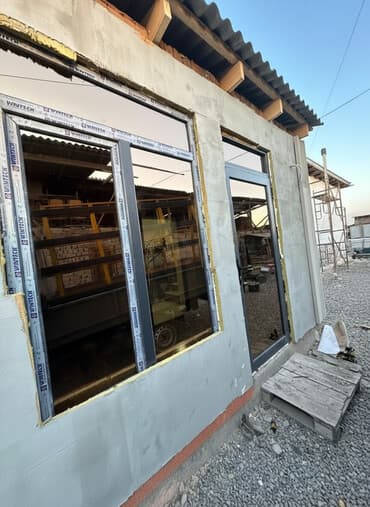 Устанавливаем окна и двери из профиля Wintech. Серый цвет рамы