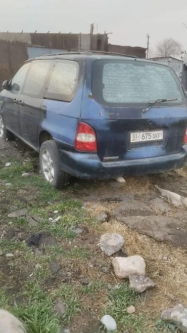 поло машина: Kia Carnival: 2000 г. — 3