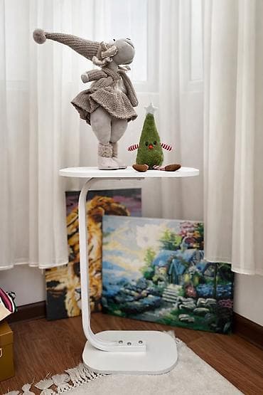 Журнальный/приставной столик с С‑образной опорой - Компактный столик