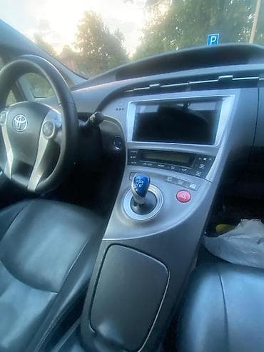 byd e2 2022: Toyota Prius: 2011 г., 1.8 л, Автомат, Гибрид, Лифтбек — 2