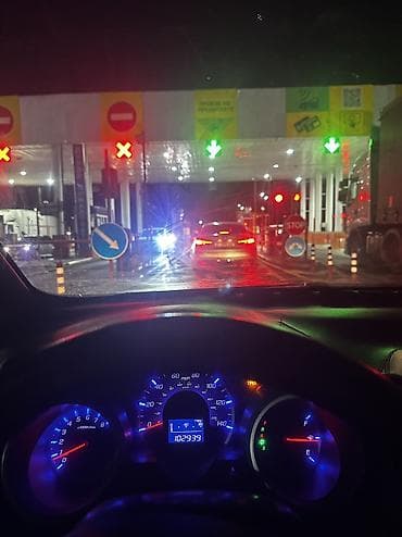 двиготеля: Honda Fit: 2011 г., Автомат, Бензин, Хэтчбэк — 8