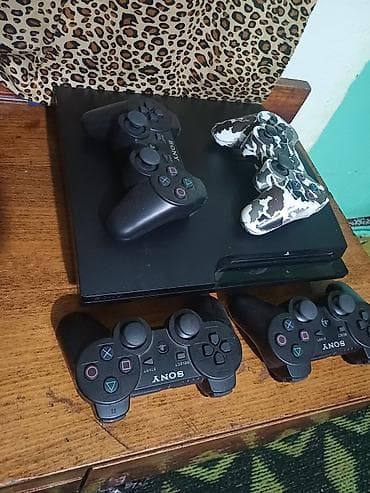 переходник для наушников и микрофона для ноутбука: PlayStation 3 (модель Slim) с комплектом из 4 геймпадов Состав: - — 1