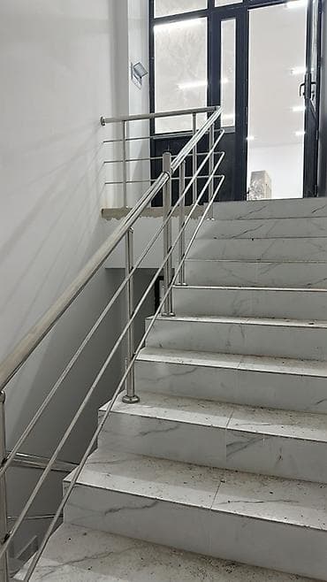 Готовые ступеньки для лестниц: Изготовление перил Материал: Нержавеющая сталь, Наружные — 2