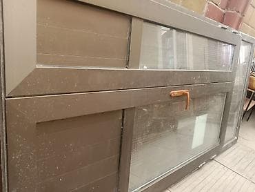 сткл: Алюминиевое остекление/окно-витрина с форточной створкой. торг есть — 2