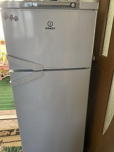 freezer: Холодильник Indesit, На запчасти, Двухкамерный, 50 * 147 * 60 — 1