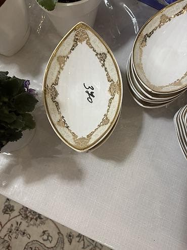 новый спортивный костюм: 🥗 Салатницы фарфоровые с золотым узором Продаются красивые салатницы — 4