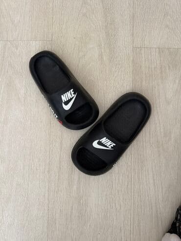 брендовую обувь: Сланцы Nike, черные 33 размер - Модель: шлёпанцы с закрытой верхней — 2