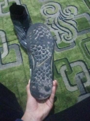 ботуй: Футбольные бутсы/сороконожки Nike с высоким носком-манжетой. - Тип — 4