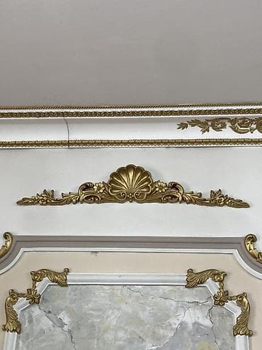 Декор стен и потолка в классическом стиле: лепнина и панели под мрамор — 6