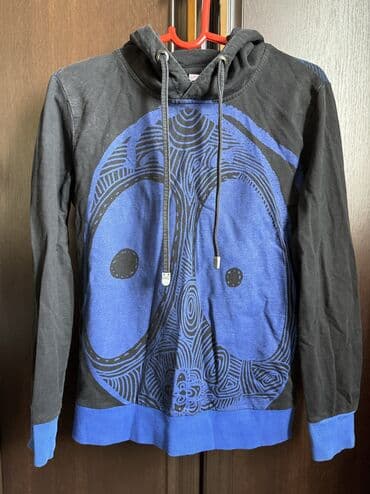 где можно взять котенка бесплатно: Отдам даром толстовку какого то корейского бренда.
Г. Каракол — 2