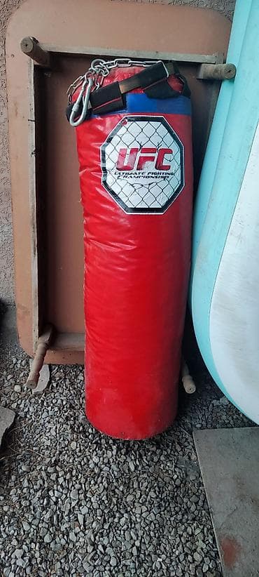 Тяжёлая подвесная боксёрская груша UFC. - Цвет: красный с логотипом