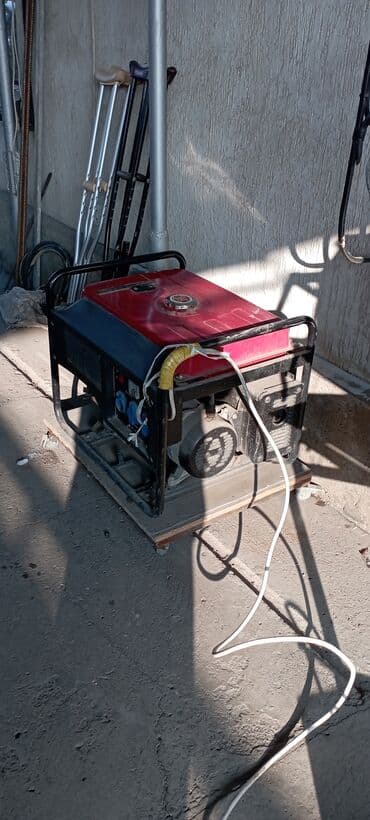 генератор маленький: Продаю генератор. Минимальное выдаваемое количество Киловатт 4 Кв — 3