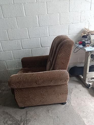 кресла диван: Кресло мягкое с широкими подлокотниками Цена : 500 сомов но если — 3