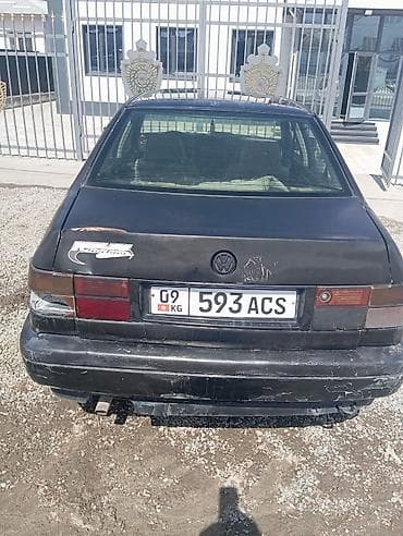 седан срочно продаю: Volkswagen Vento: 1994 г., 1.8 л, Ручные, Бензин, Седан — 3