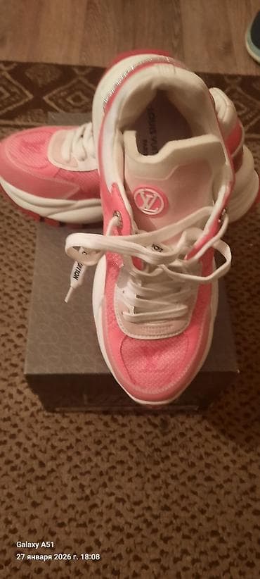 luis vitton: Кроссовки, 38, Louis Vuitton, Новый, цвет - Розовый — 2