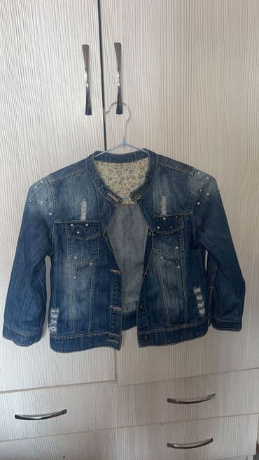 Джинсовые куртки на 5-6 лет В отличном состоянии, носили мало так как