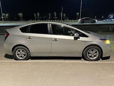 byd e7: Toyota Prius: 2011 г., 1.8 л, Вариатор, Гибрид, Хэтчбэк — 6