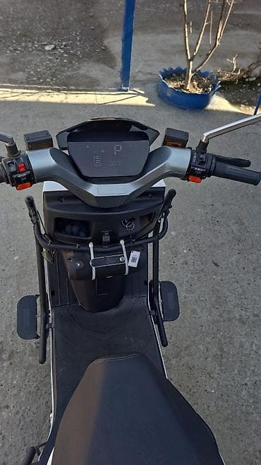 2 gz: Электрический скутер Skillmax (белый) - Агрессивный дизайн с — 4