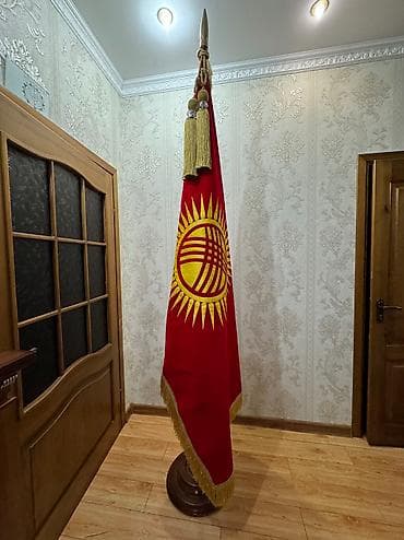 настольный флаг: Продаю новый флаг с деревянной ножкой флаг сделан из бархатной ткани — 4
