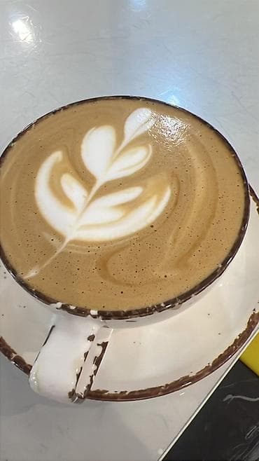 Азык-түлүктөр: Кофе латте с латте-арт - Классический латте на основе эспрессо с — 1