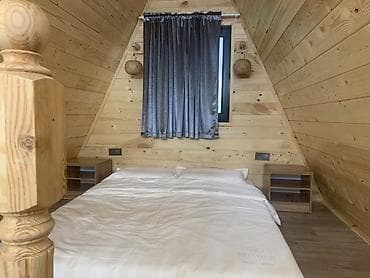 hous kg: A‑frame домик-шале на сваях с панорамным остеклением и террасой — 6