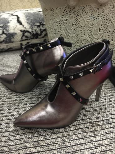 фирменная обувь из италии: Valentino 38-39 размер повязку можно снять новая отдам — 1