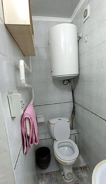 сдаю дом квартира: 🔥 СРОЧНО! Сдаю дом в ЦЕНТРЕ Бишкека! 🏡🔥 📍 Панфилова/Боконбаева. 🗝️ — 8