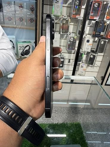 act: IPhone 15 Pro Max, Black Titanium — 2