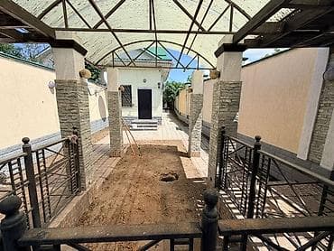 дом 2 этажа: 300 м², 4 комнаты, Подвал, погреб — 2