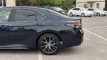 авто лексуз: Toyota Camry: 2021 г., 2.5 л, Автомат, Бензин, Седан — 4