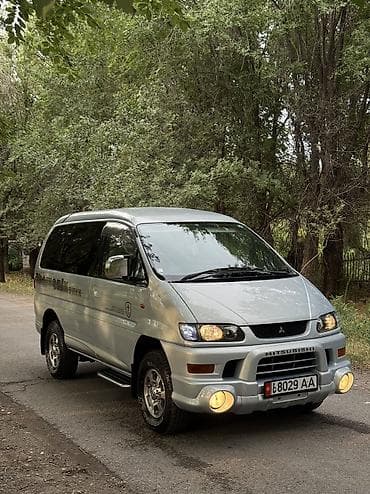 Транспорт: Mitsubishi Delica: 2003 г., 3 л, Бензин, Кроссовер — 3