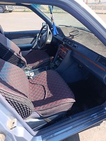eafc 25: Mercedes-Benz W124: 1990 г., Седан — 5