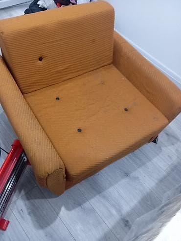 односпальные диваны кровати: Кресло-кровать, Б/у, Односпальный, Самовывоз, цвет - Оранжевый — 1