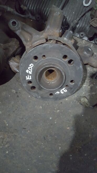 втулка задняя: Mercedes 210 задняя ступица правая левая — 1