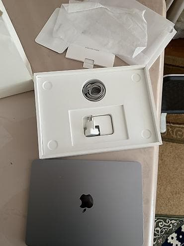 MacBook Air 13.6 M2 2022 8/256GB Silver АКБ 92% 127циклов, свой, не